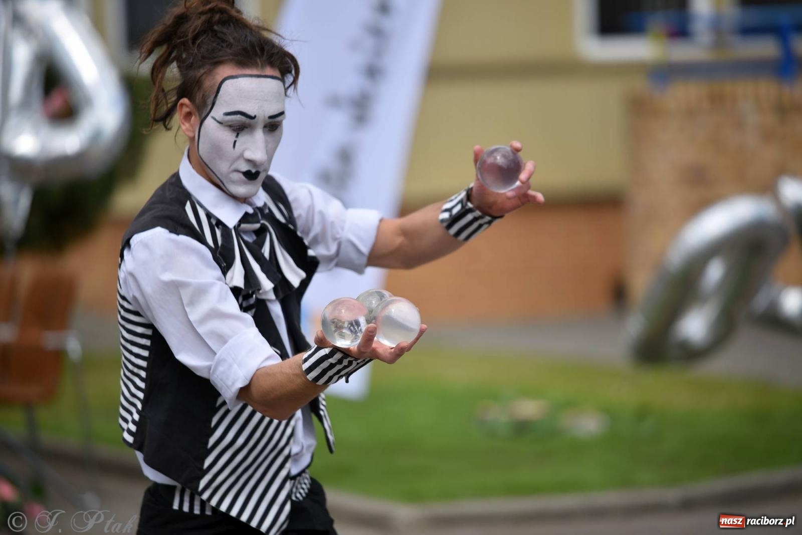 Zdjęcie w galerii na portalu naszraciborz.pl: Szampańska zabawa seniorów ze Złotej Jesieni [FOTO i WIDEO] wiadomości z regionu
