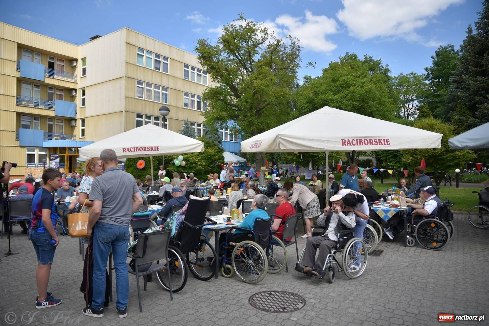 Zdjęcie w galerii na portalu naszraciborz.pl: Szampańska zabawa seniorów ze Złotej Jesieni [FOTO i WIDEO] wiadomości z regionu