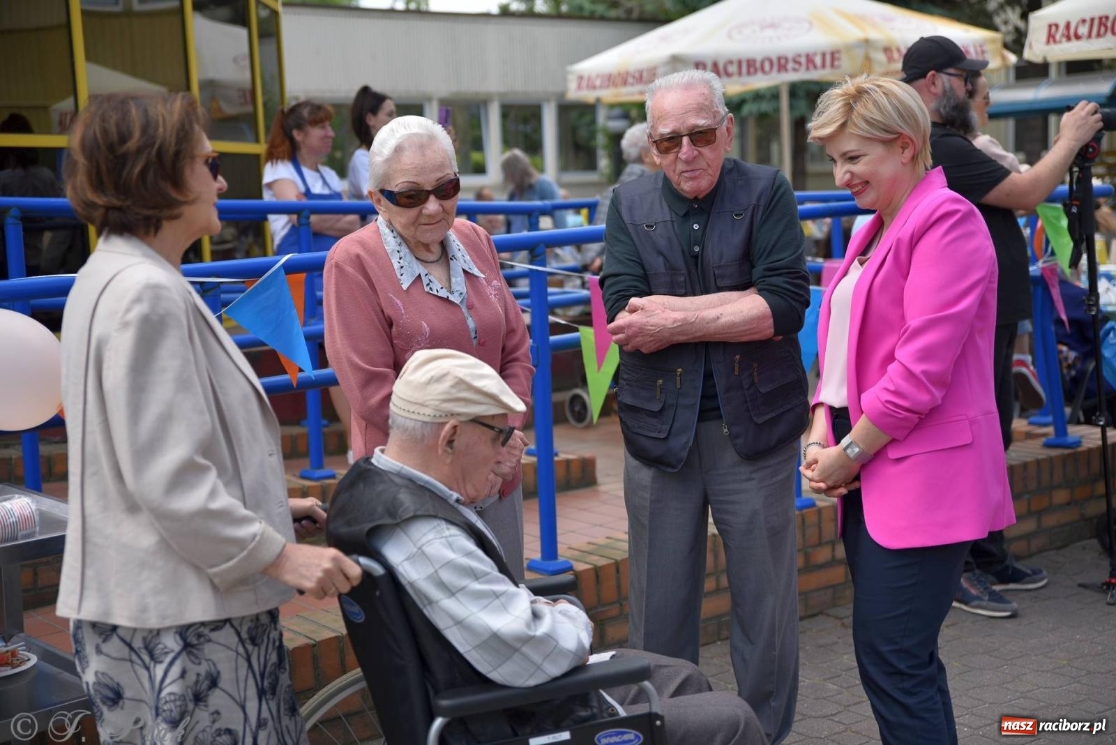 Zdjęcie w galerii na portalu naszraciborz.pl: Szampańska zabawa seniorów ze Złotej Jesieni [FOTO i WIDEO] wiadomości z regionu