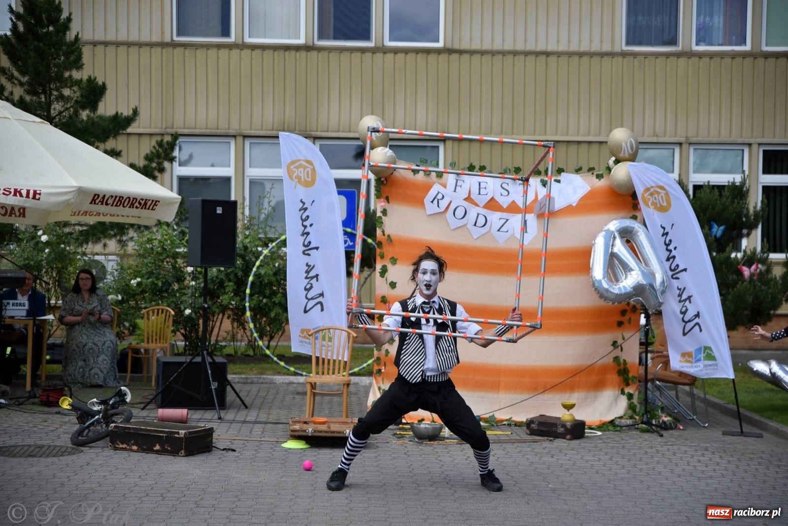 Zdjęcie w galerii na portalu naszraciborz.pl: Szampańska zabawa seniorów ze Złotej Jesieni [FOTO i WIDEO] wiadomości z regionu
