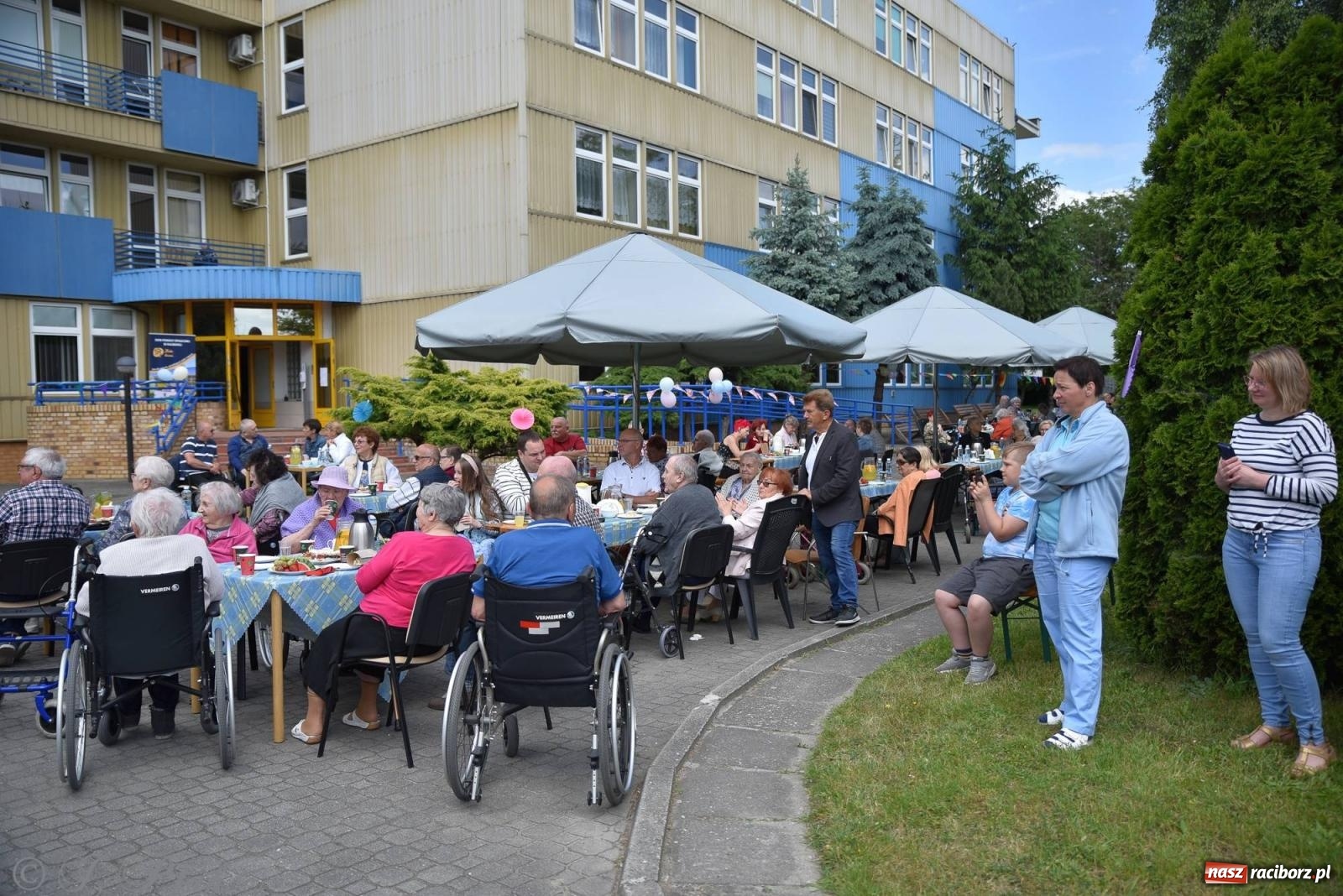 Zdjęcie w galerii na portalu naszraciborz.pl: Szampańska zabawa seniorów ze Złotej Jesieni [FOTO i WIDEO] wiadomości z regionu