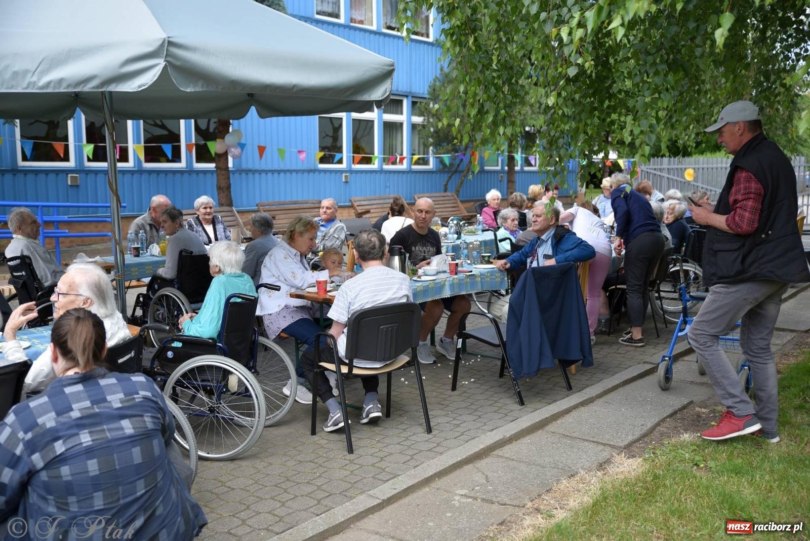 Zdjęcie w galerii na portalu naszraciborz.pl: Szampańska zabawa seniorów ze Złotej Jesieni [FOTO i WIDEO] wiadomości z regionu