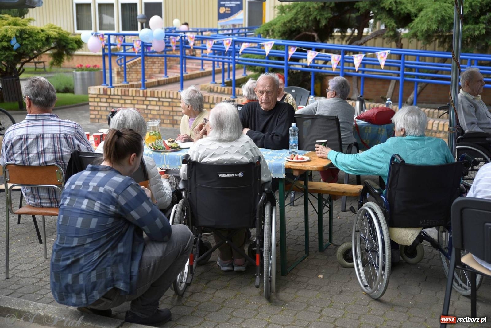 Zdjęcie w galerii na portalu naszraciborz.pl: Szampańska zabawa seniorów ze Złotej Jesieni [FOTO i WIDEO] wiadomości z regionu