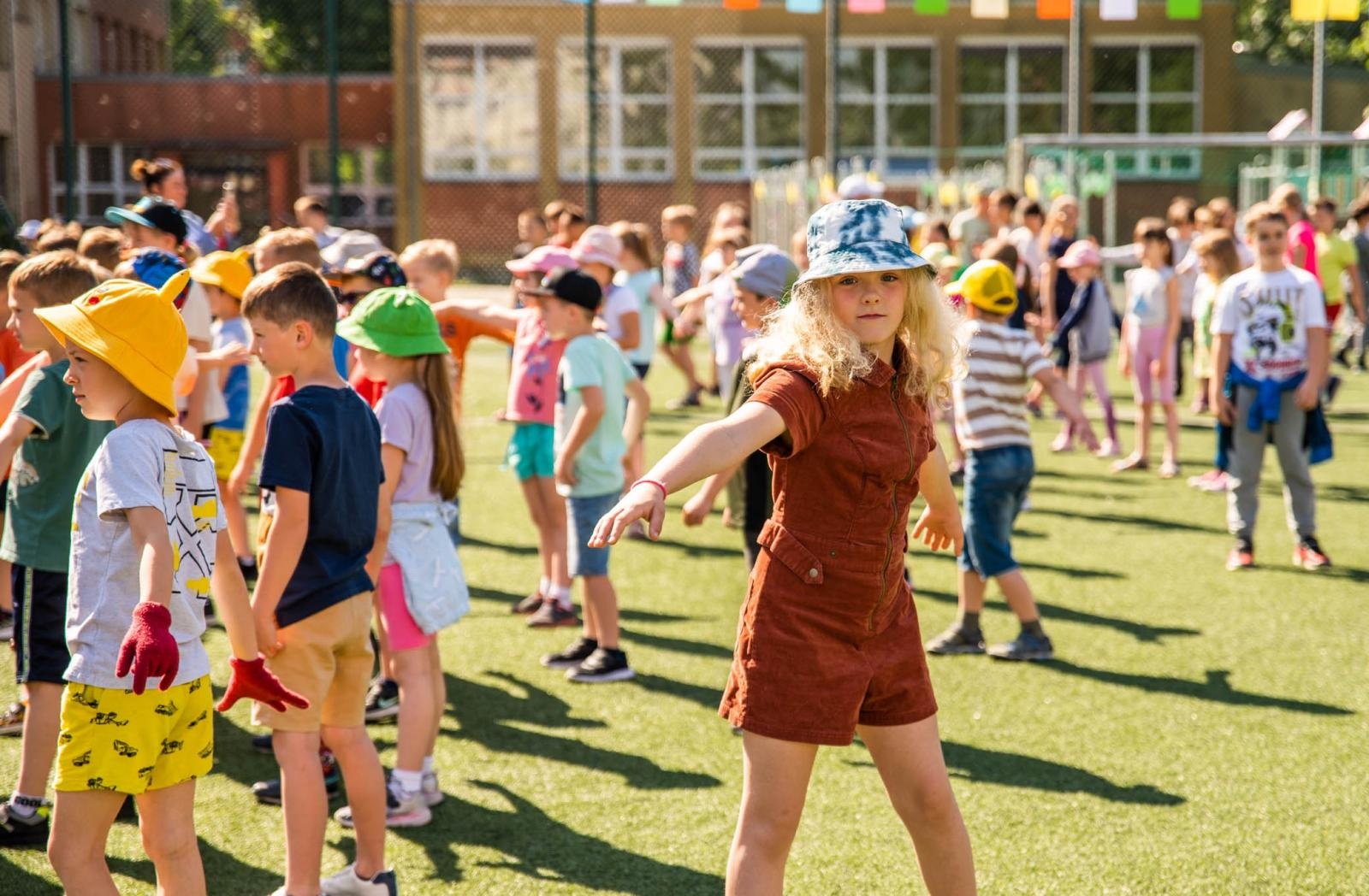 Zdjęcie w galerii na portalu naszraciborz.pl: Kolorowy piknik dzieciaków Kasprowicza [FOTO] wiadomości z regionu