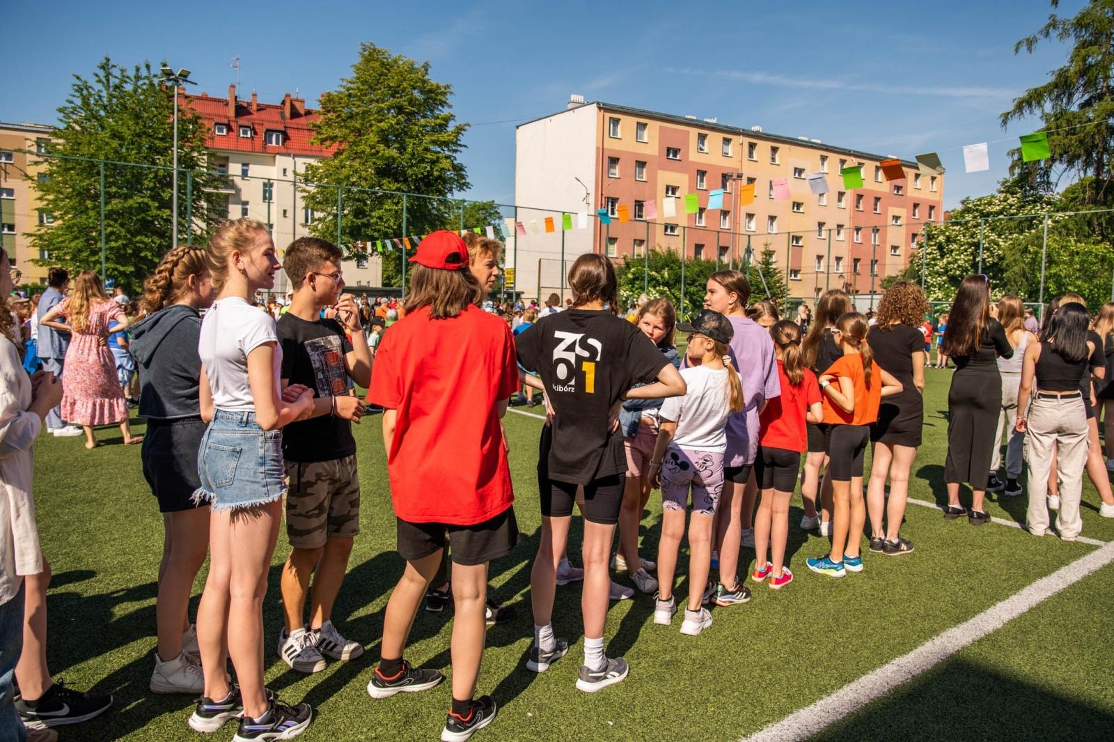 Zdjęcie w galerii na portalu naszraciborz.pl: Kolorowy piknik dzieciaków Kasprowicza [FOTO] wiadomości z regionu