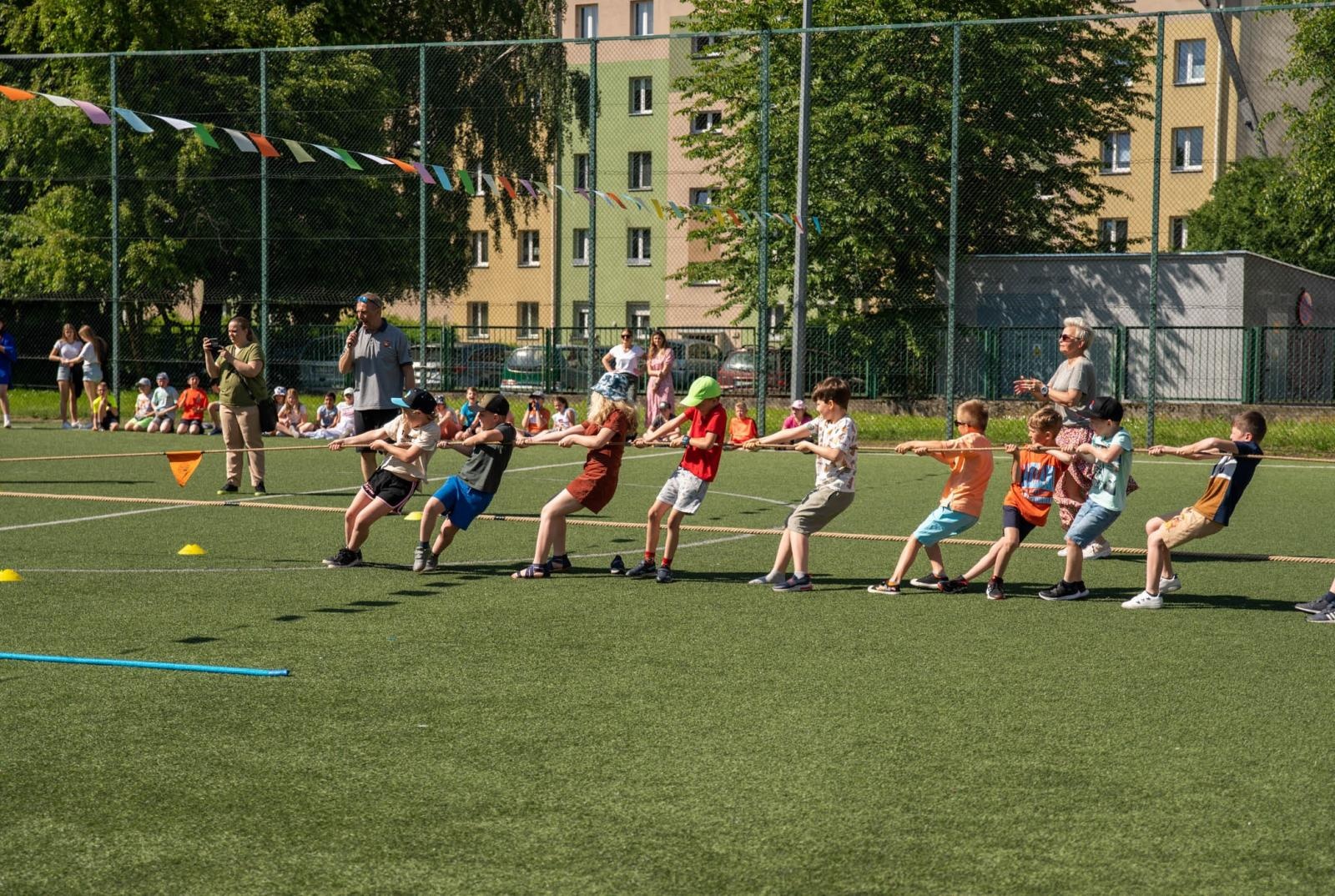 Zdjęcie w galerii na portalu naszraciborz.pl: Kolorowy piknik dzieciaków Kasprowicza [FOTO] wiadomości z regionu