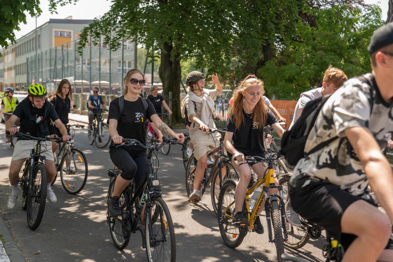 Zdjęcie w galerii na portalu naszraciborz.pl: Kolorowy piknik dzieciaków Kasprowicza [FOTO] wiadomości z regionu