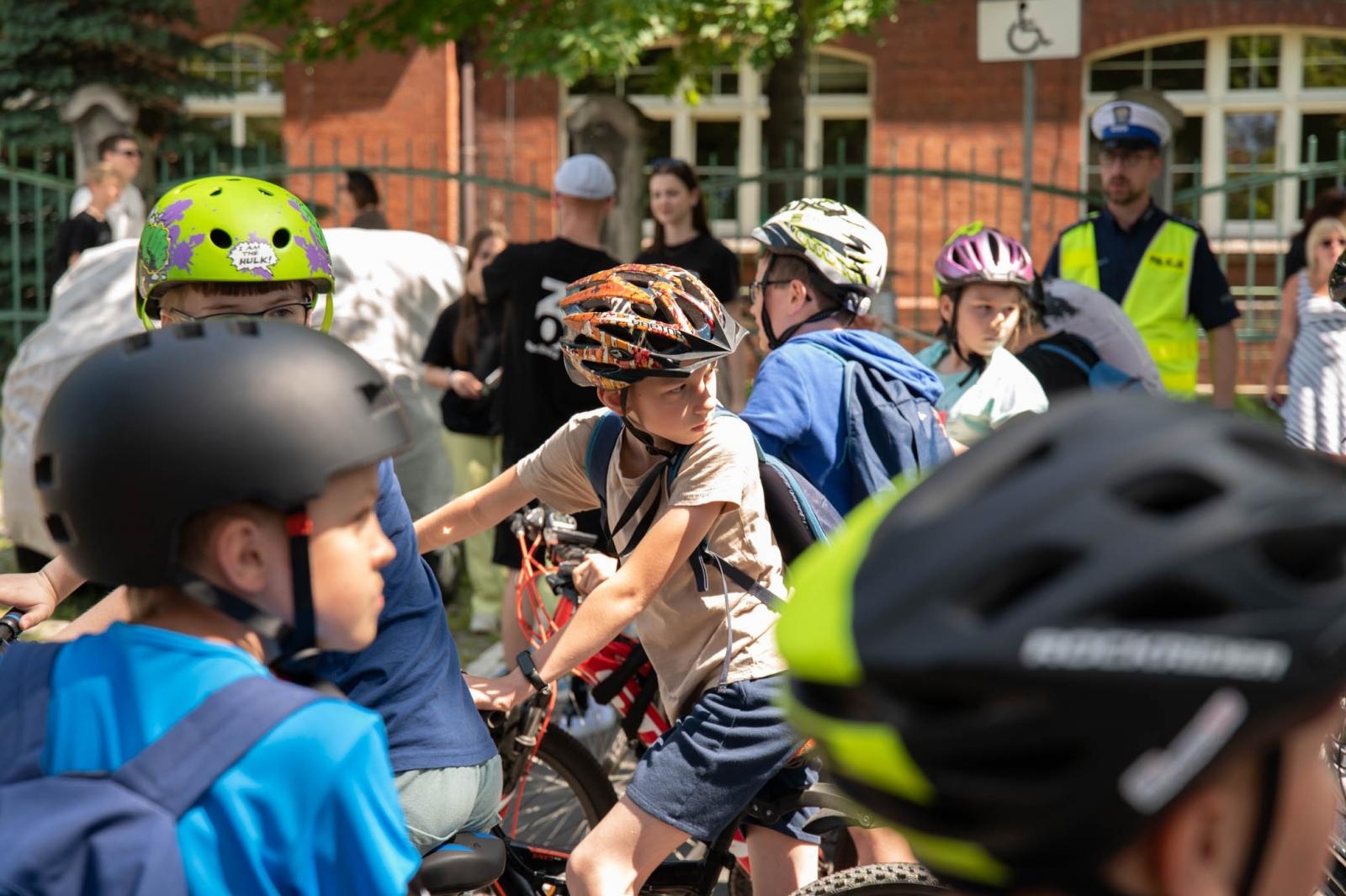 Zdjęcie w galerii na portalu naszraciborz.pl: Kolorowy piknik dzieciaków Kasprowicza [FOTO] wiadomości z regionu