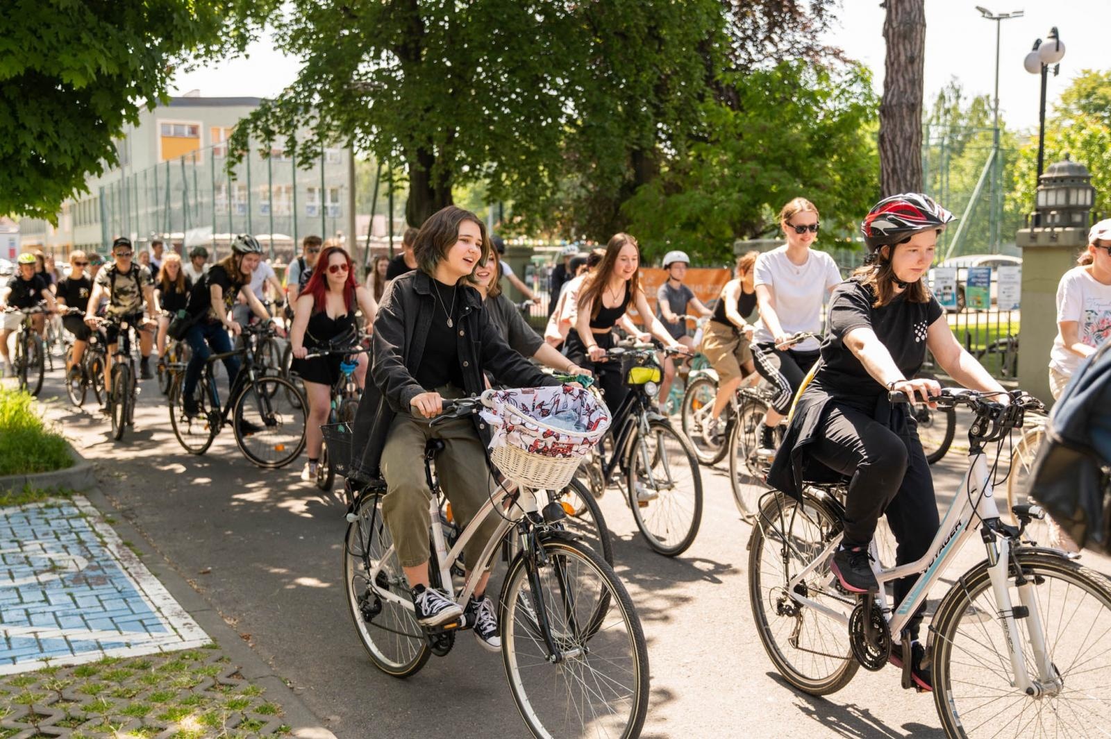 Zdjęcie w galerii na portalu naszraciborz.pl: Kolorowy piknik dzieciaków Kasprowicza [FOTO] wiadomości z regionu
