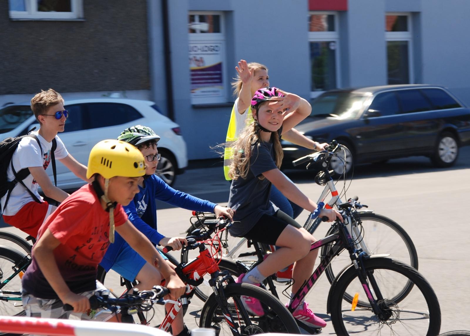 Zdjęcie w galerii na portalu naszraciborz.pl: Kolorowy piknik dzieciaków Kasprowicza [FOTO] wiadomości z regionu