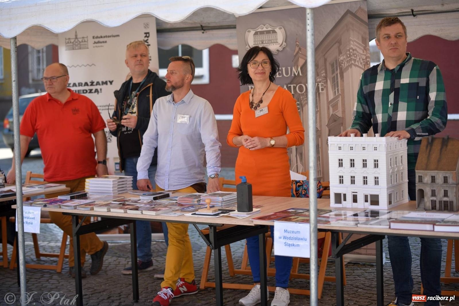 Zdjęcie w galerii na portalu naszraciborz.pl: Muzealny festiwal na placu Ofki Piastówny [FOTO i WIDEO] wiadomości z regionu