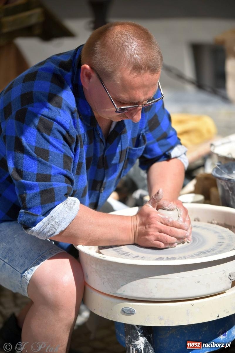 Zdjęcie w galerii na portalu naszraciborz.pl: Muzealny festiwal na placu Ofki Piastówny [FOTO i WIDEO] wiadomości z regionu