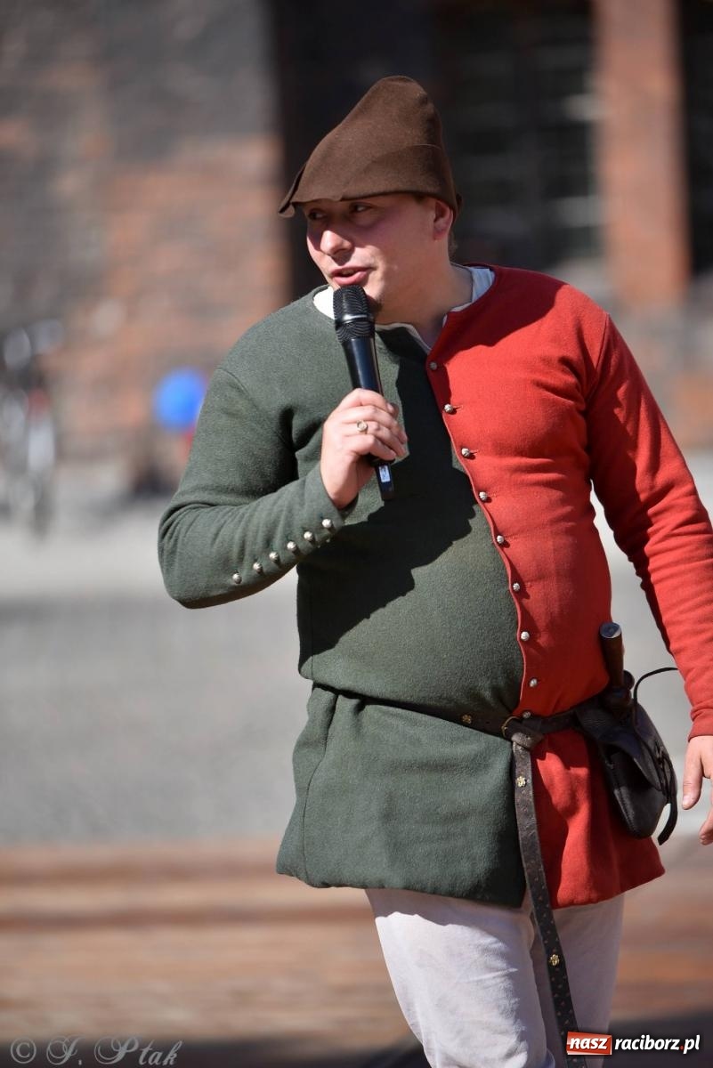 Zdjęcie w galerii na portalu naszraciborz.pl: Muzealny festiwal na placu Ofki Piastówny [FOTO i WIDEO] wiadomości z regionu