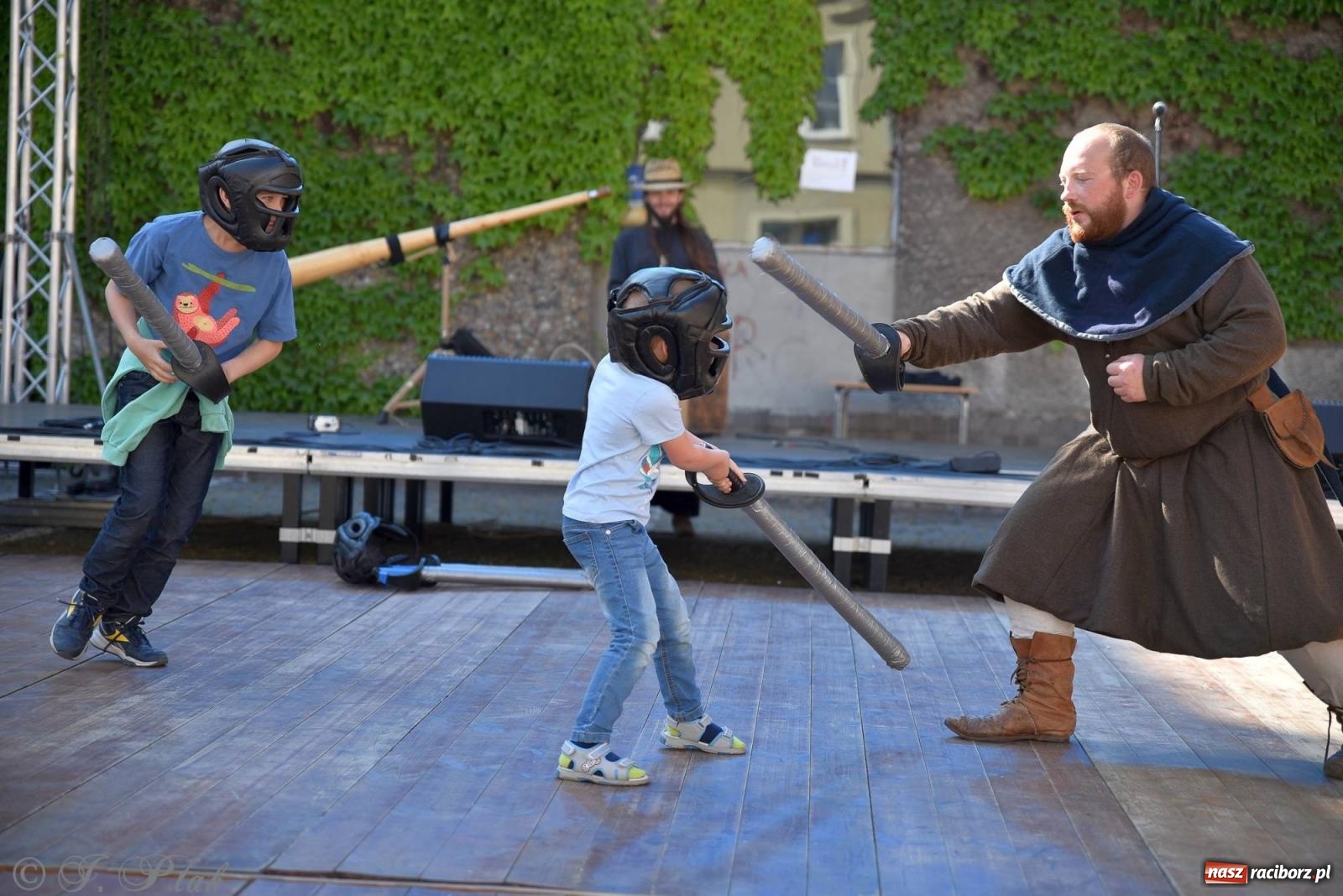 Zdjęcie w galerii na portalu naszraciborz.pl: Muzealny festiwal na placu Ofki Piastówny [FOTO i WIDEO] wiadomości z regionu