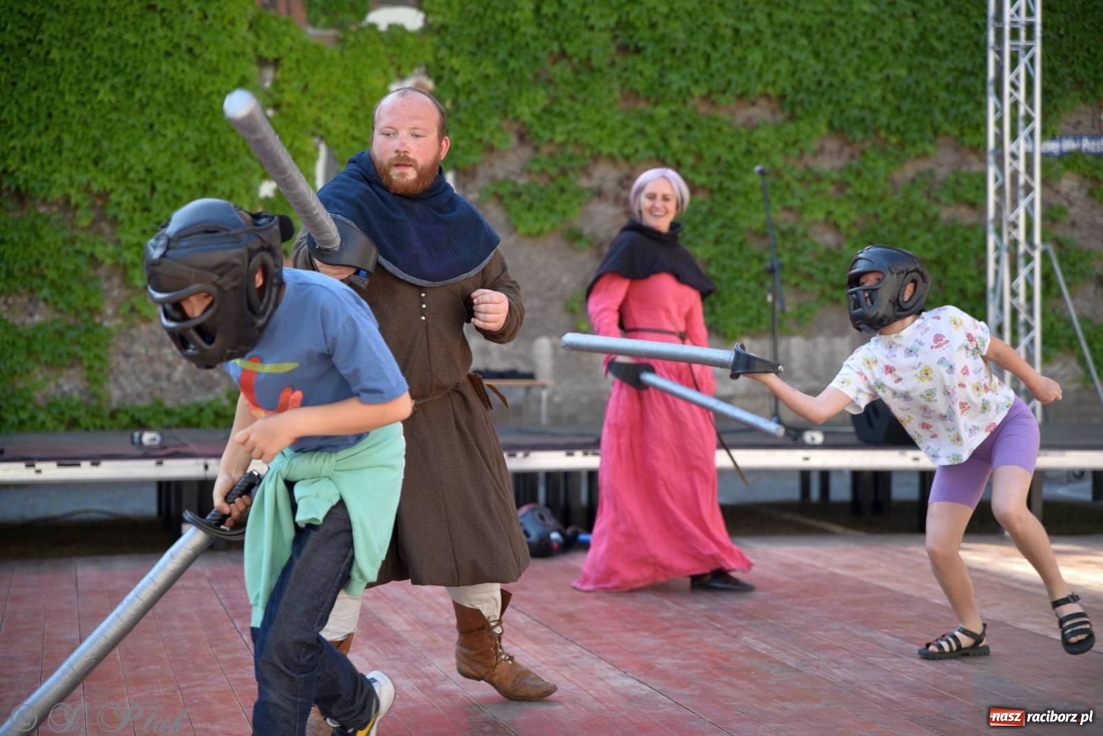 Zdjęcie w galerii na portalu naszraciborz.pl: Muzealny festiwal na placu Ofki Piastówny [FOTO i WIDEO] wiadomości z regionu