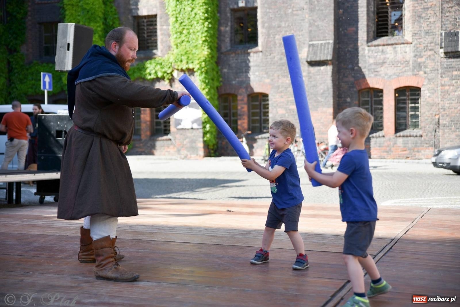 Zdjęcie w galerii na portalu naszraciborz.pl: Muzealny festiwal na placu Ofki Piastówny [FOTO i WIDEO] wiadomości z regionu