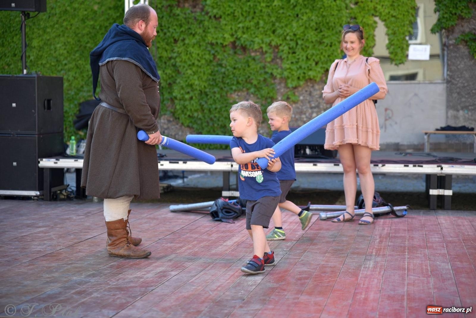 Zdjęcie w galerii na portalu naszraciborz.pl: Muzealny festiwal na placu Ofki Piastówny [FOTO i WIDEO] wiadomości z regionu