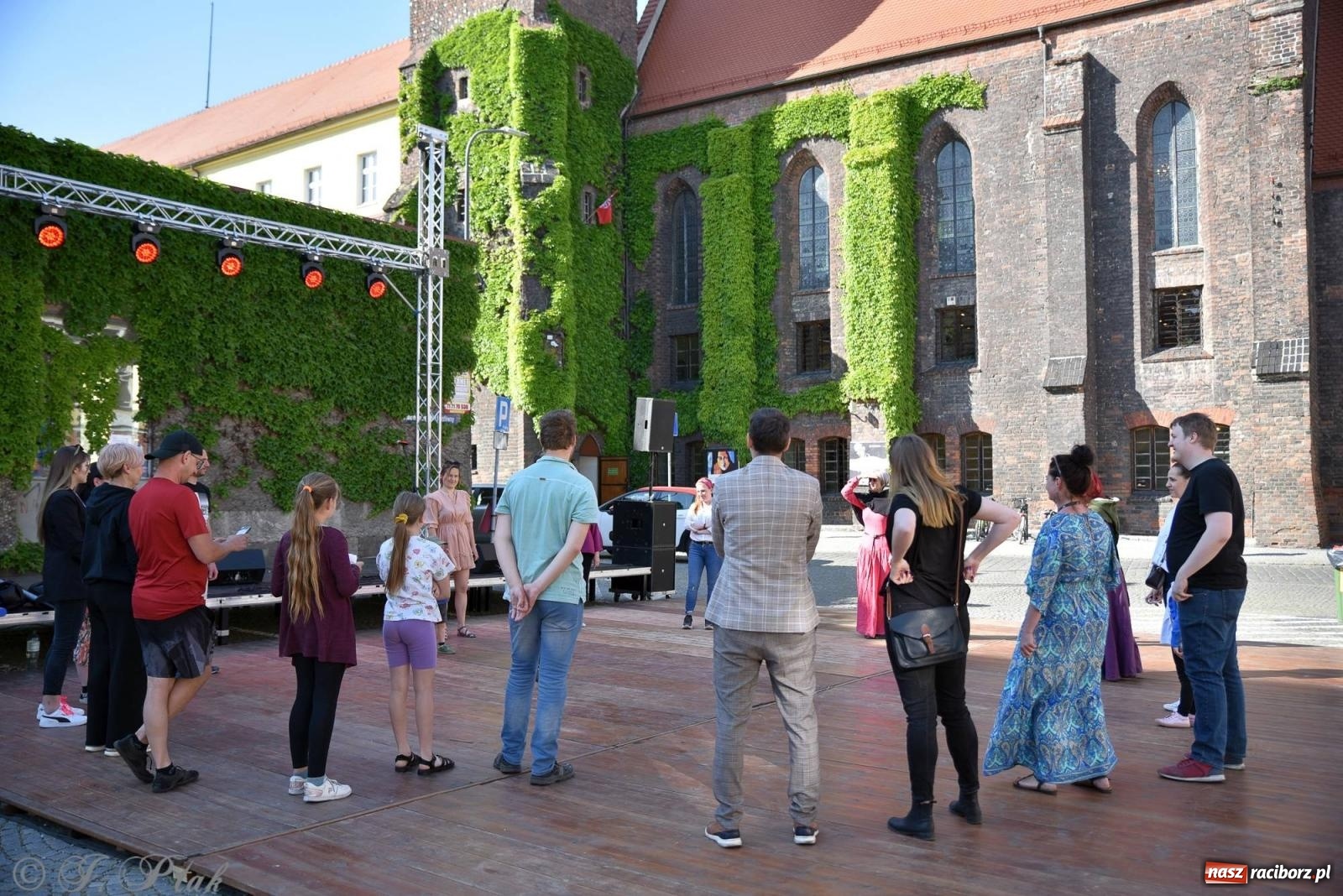 Zdjęcie w galerii na portalu naszraciborz.pl: Muzealny festiwal na placu Ofki Piastówny [FOTO i WIDEO] wiadomości z regionu