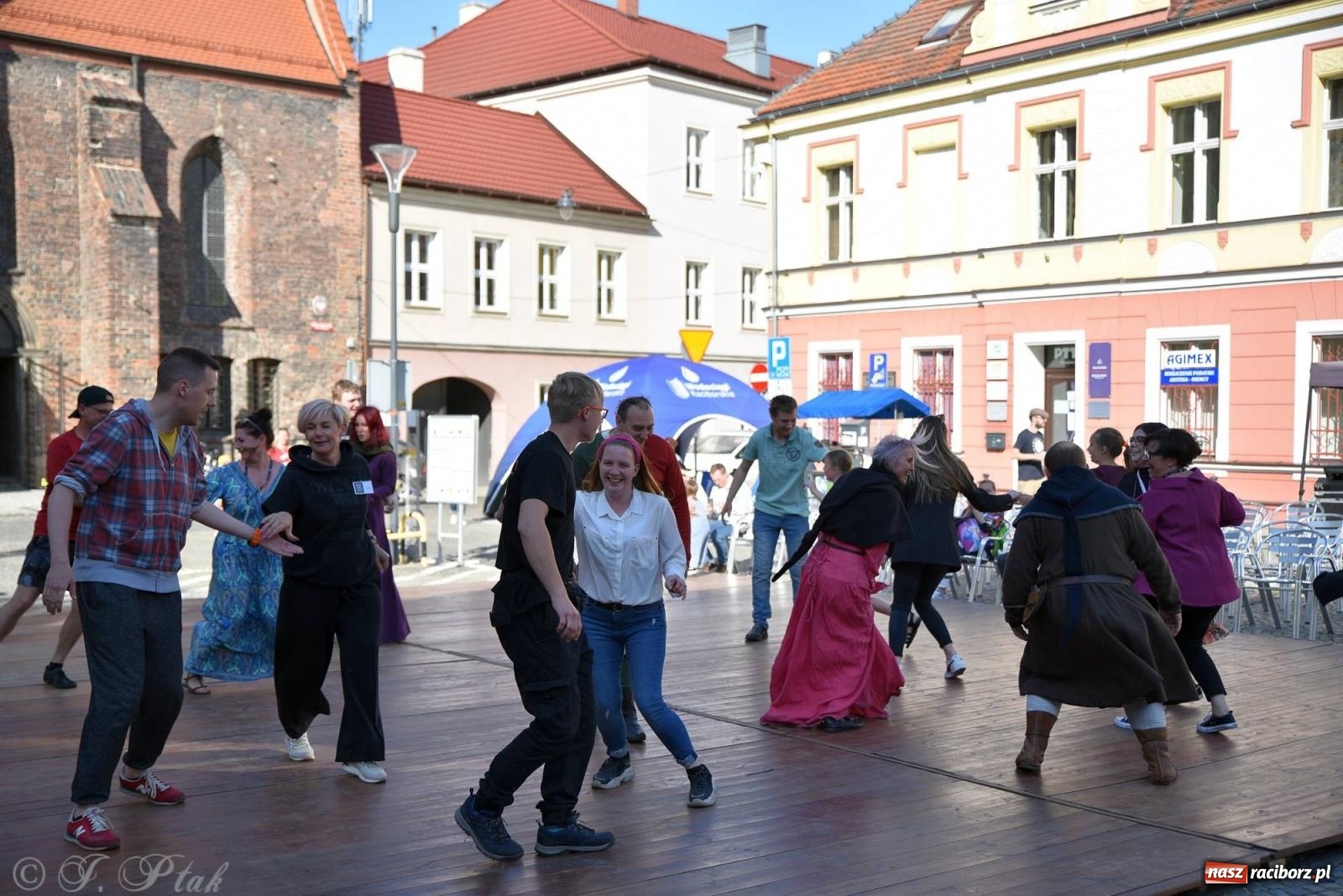 Zdjęcie w galerii na portalu naszraciborz.pl: Muzealny festiwal na placu Ofki Piastówny [FOTO i WIDEO] wiadomości z regionu