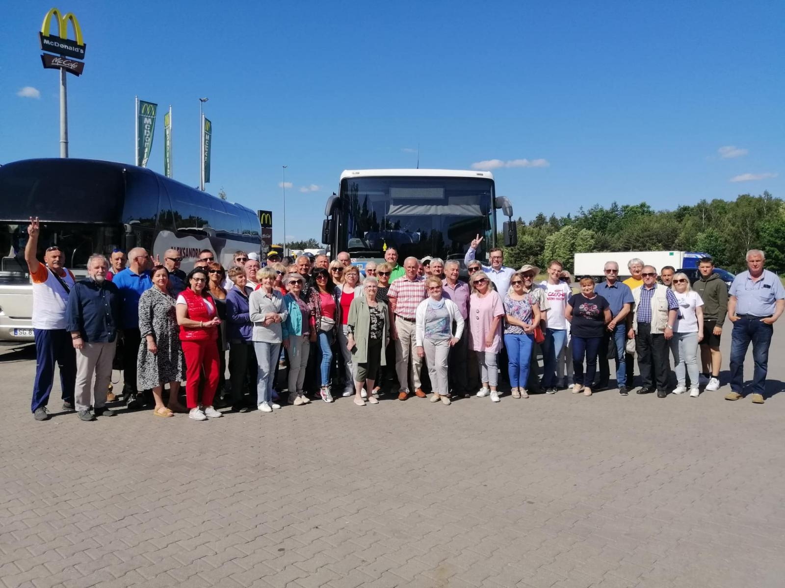Zdjęcie w galerii na portalu naszraciborz.pl: Działacze raciborskiej PO wyruszyli o świcie do stolicy na Marsz 4 czerwca wiadomości z regionu