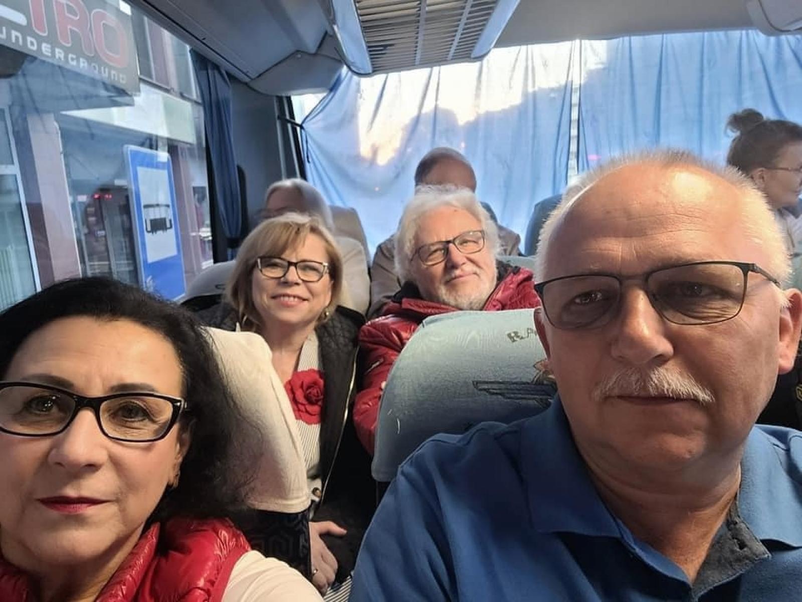 Zdjęcie w galerii na portalu naszraciborz.pl: Działacze raciborskiej PO wyruszyli o świcie do stolicy na Marsz 4 czerwca wiadomości z regionu