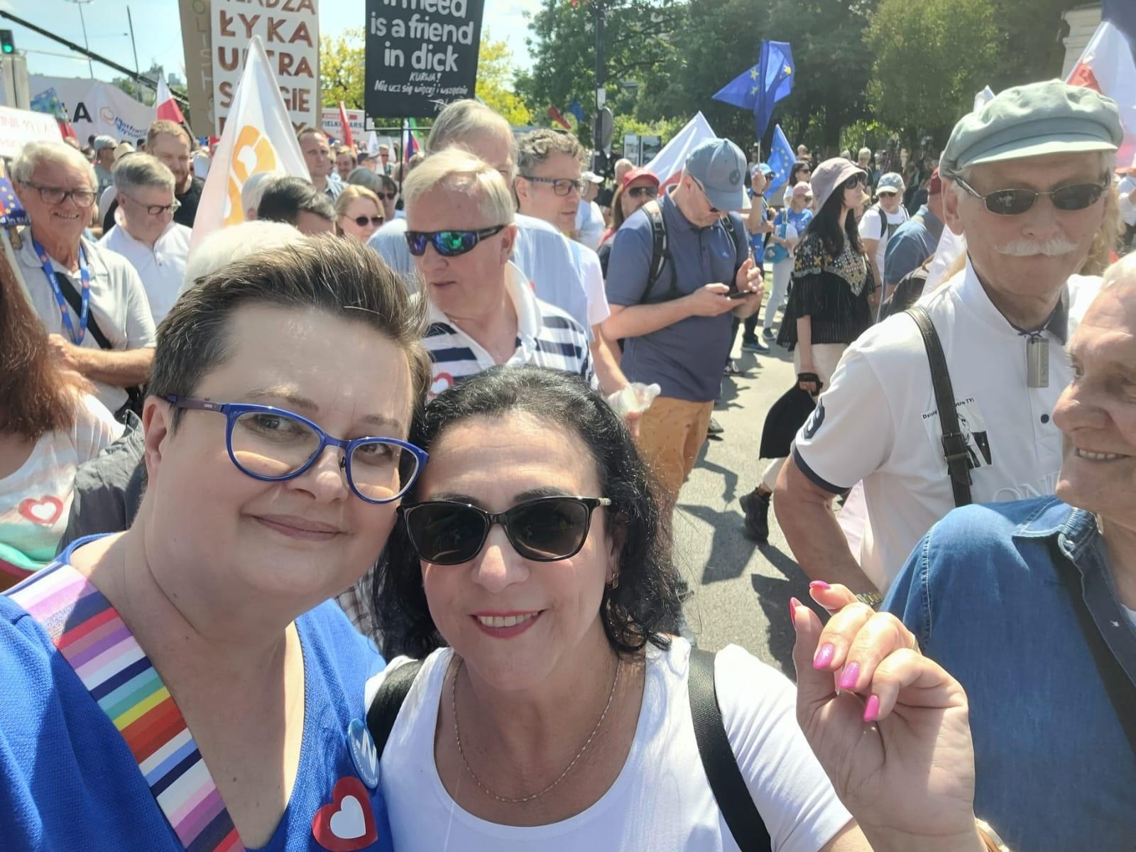 Zdjęcie w galerii na portalu naszraciborz.pl: Działacze raciborskiej PO wyruszyli o świcie do stolicy na Marsz 4 czerwca wiadomości z regionu
