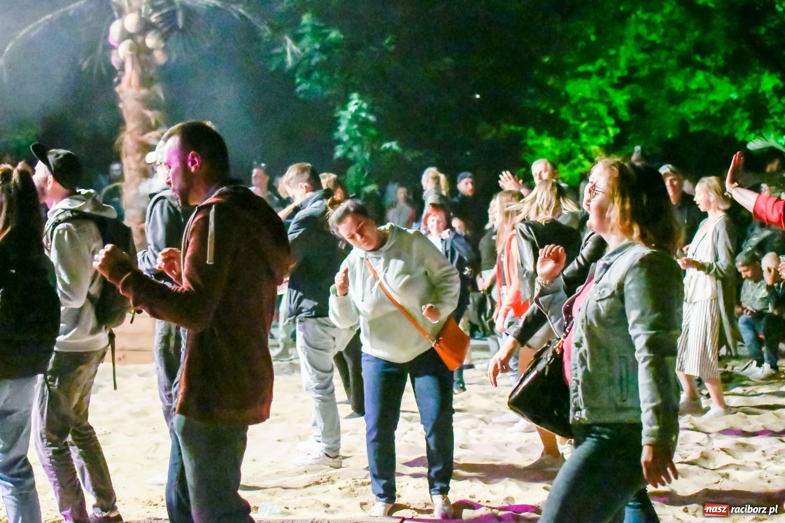 Zdjęcie w galerii na portalu naszraciborz.pl: Muzyczny FUN NAD ODRĄ do samego rana [FOTO i WIDEO] wiadomości z regionu