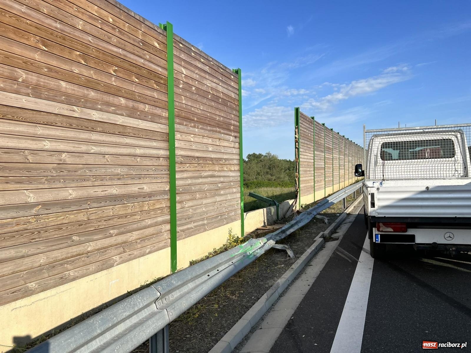 Zdjęcie w galerii na portalu naszraciborz.pl: Zaniedbania na obwodnicy Raciborza? Mieszkaniec pyta o termin naprawy bariery energochłonnej wiadomości z regionu