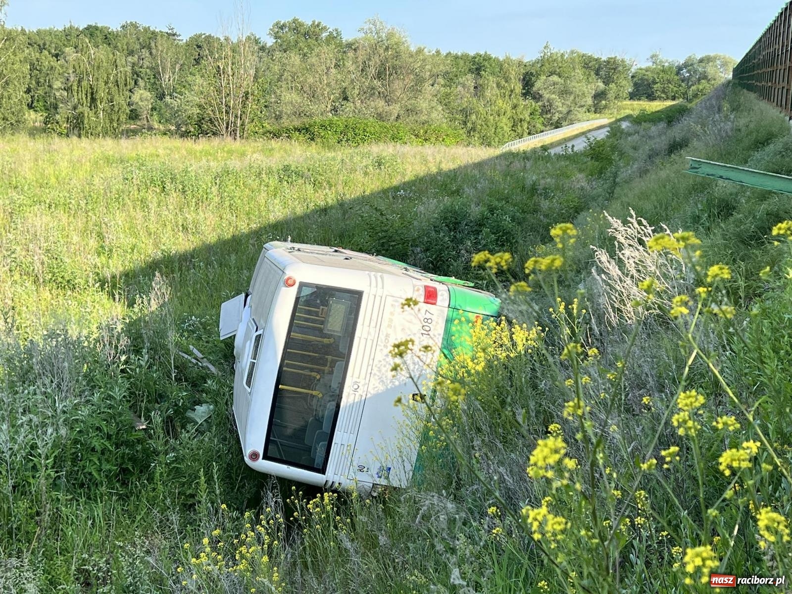 Zdjęcie w galerii na portalu naszraciborz.pl: Zaniedbania na obwodnicy Raciborza? Mieszkaniec pyta o termin naprawy bariery energochłonnej wiadomości z regionu