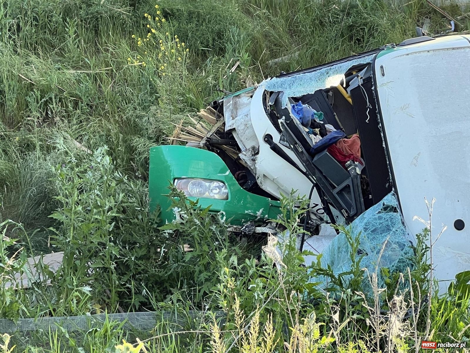 Zdjęcie w galerii na portalu naszraciborz.pl: Zaniedbania na obwodnicy Raciborza? Mieszkaniec pyta o termin naprawy bariery energochłonnej wiadomości z regionu