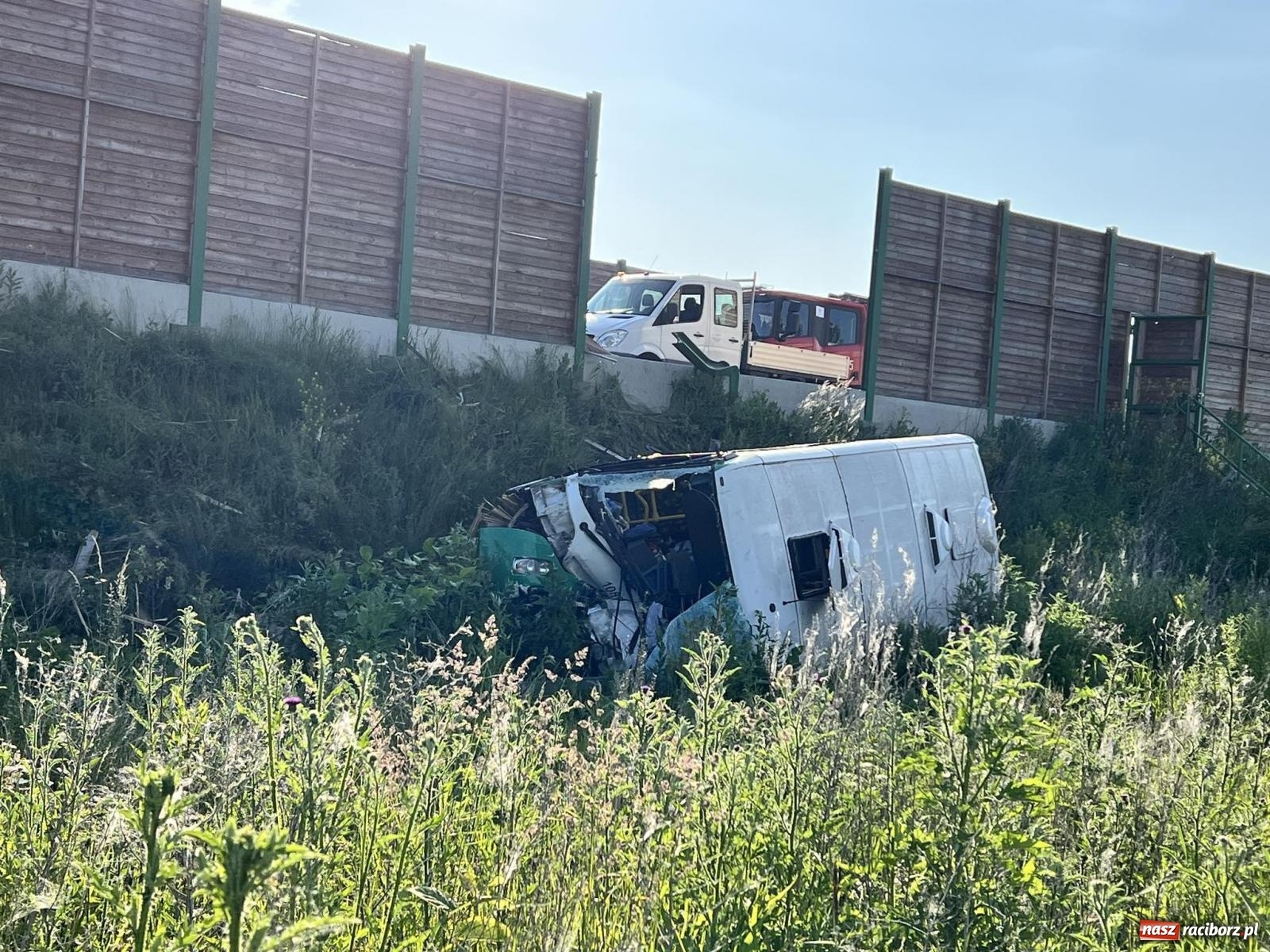 Zdjęcie w galerii na portalu naszraciborz.pl: Zaniedbania na obwodnicy Raciborza? Mieszkaniec pyta o termin naprawy bariery energochłonnej wiadomości z regionu