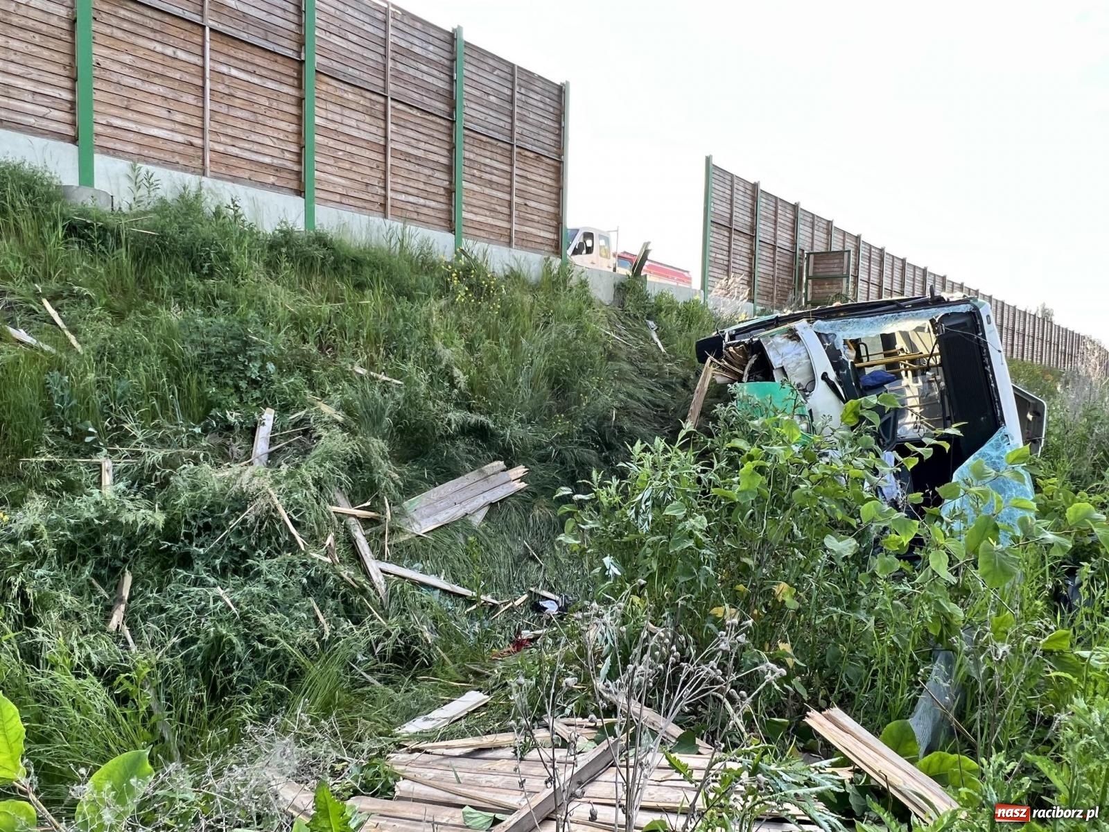 Zdjęcie w galerii na portalu naszraciborz.pl: Zaniedbania na obwodnicy Raciborza? Mieszkaniec pyta o termin naprawy bariery energochłonnej wiadomości z regionu