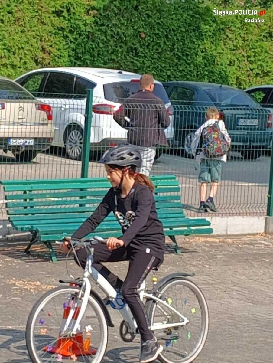 Zdjęcie w galerii na portalu naszraciborz.pl: Pierwsze prawo jazdy młodych rowerzystów z powiatu raciborskiego wiadomości z regionu