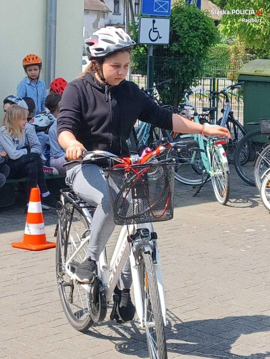 Zdjęcie w galerii na portalu naszraciborz.pl: Pierwsze prawo jazdy młodych rowerzystów z powiatu raciborskiego wiadomości z regionu