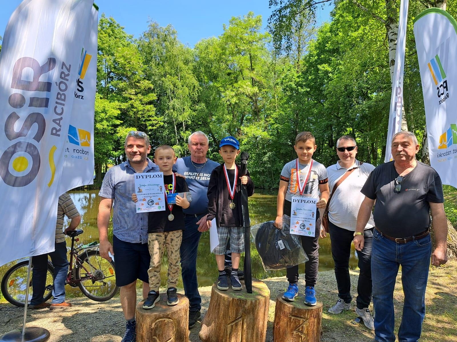 Zdjęcie w galerii na portalu naszraciborz.pl: Dzień Dziecka na łowisku. Zawody wędkarskie w Oborze wiadomości z regionu