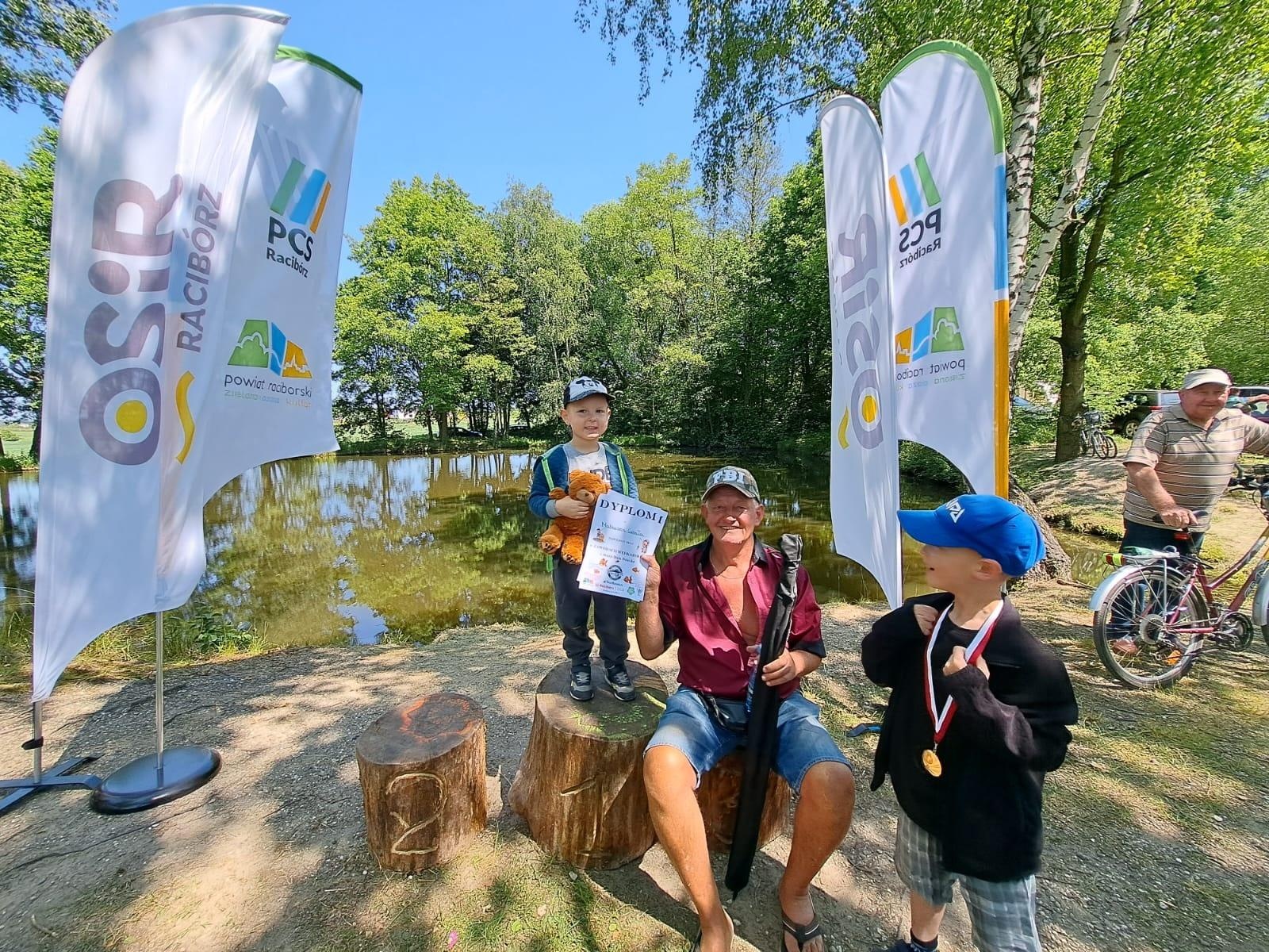 Zdjęcie w galerii na portalu naszraciborz.pl: Dzień Dziecka na łowisku. Zawody wędkarskie w Oborze wiadomości z regionu