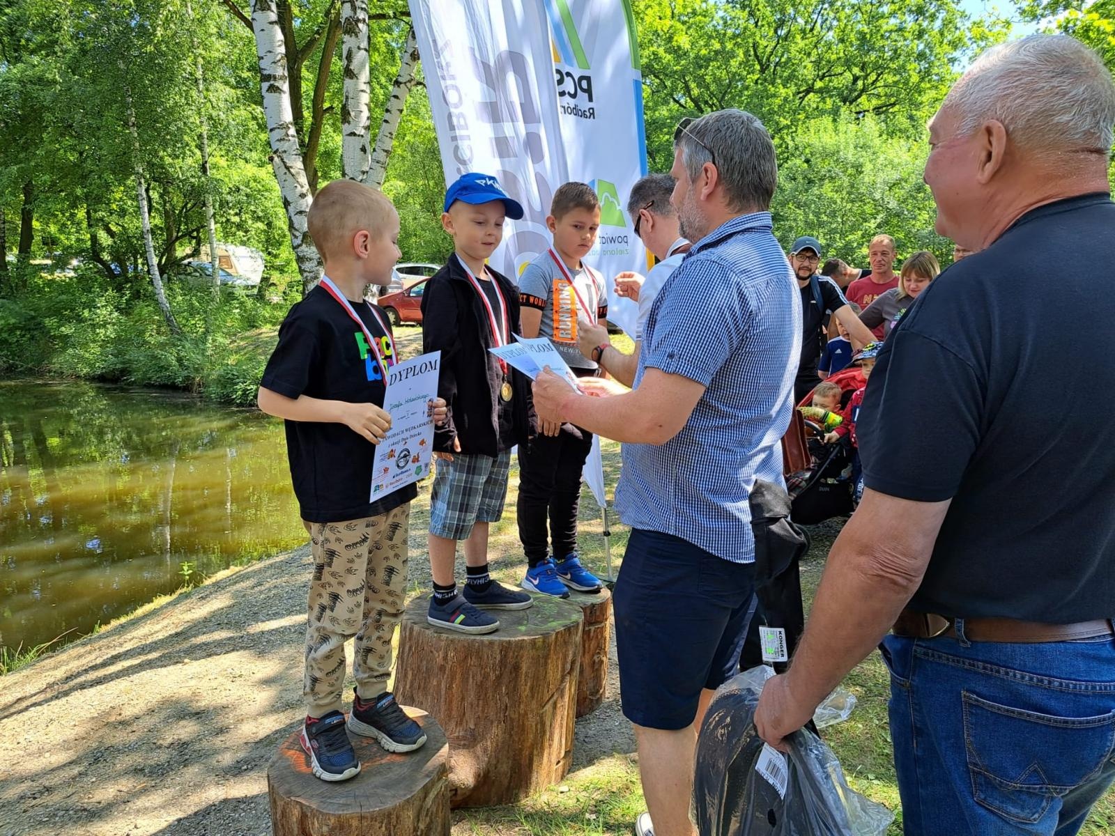 Zdjęcie w galerii na portalu naszraciborz.pl: Dzień Dziecka na łowisku. Zawody wędkarskie w Oborze wiadomości z regionu