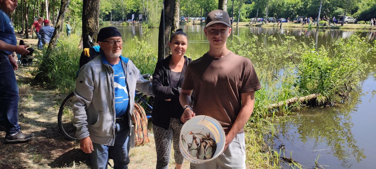 Zdjęcie w galerii na portalu naszraciborz.pl: Dzień Dziecka na łowisku. Zawody wędkarskie w Oborze wiadomości z regionu