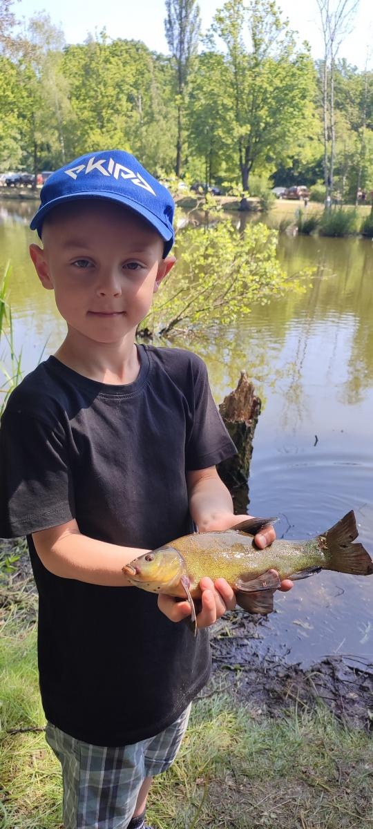 Zdjęcie w galerii na portalu naszraciborz.pl: Dzień Dziecka na łowisku. Zawody wędkarskie w Oborze wiadomości z regionu