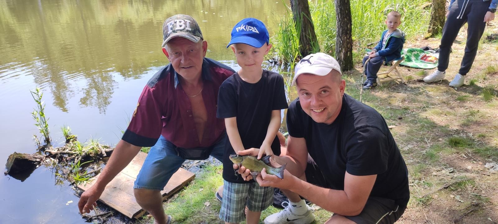 Zdjęcie w galerii na portalu naszraciborz.pl: Dzień Dziecka na łowisku. Zawody wędkarskie w Oborze wiadomości z regionu