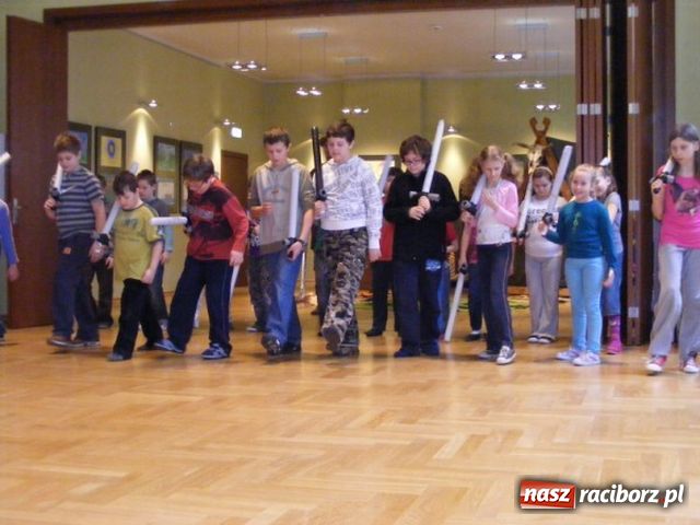 Zdjęcie w galerii na portalu naszraciborz.pl: Miecze, tańce i pisanie gęsim piórem...  wiadomości z regionu