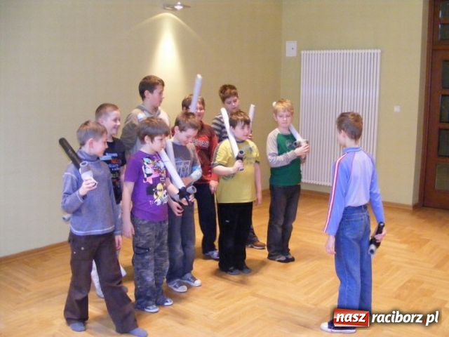 Zdjęcie w galerii na portalu naszraciborz.pl: Miecze, tańce i pisanie gęsim piórem...  wiadomości z regionu