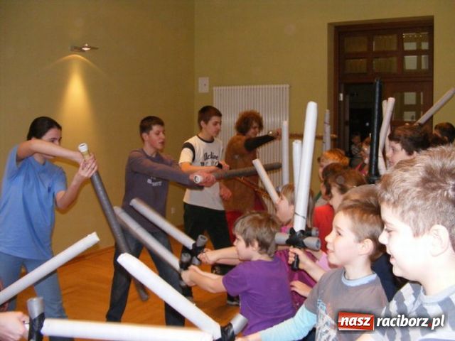 Zdjęcie w galerii na portalu naszraciborz.pl: Miecze, tańce i pisanie gęsim piórem...  wiadomości z regionu