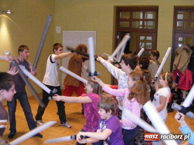 Zdjęcie w galerii na portalu naszraciborz.pl: Miecze, tańce i pisanie gęsim piórem...  wiadomości z regionu