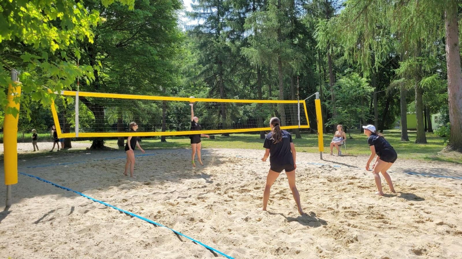 Zdjęcie w galerii na portalu naszraciborz.pl: Siatkówka plażowa. II LO i Mechanik z awansem wiadomości z regionu