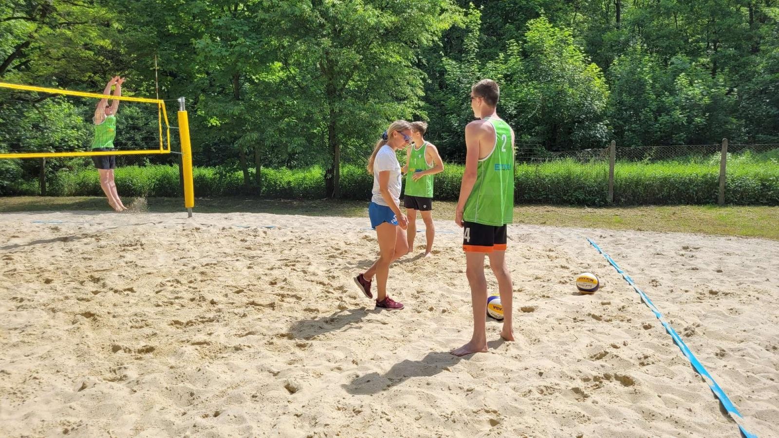 Zdjęcie w galerii na portalu naszraciborz.pl: Siatkówka plażowa. II LO i Mechanik z awansem wiadomości z regionu