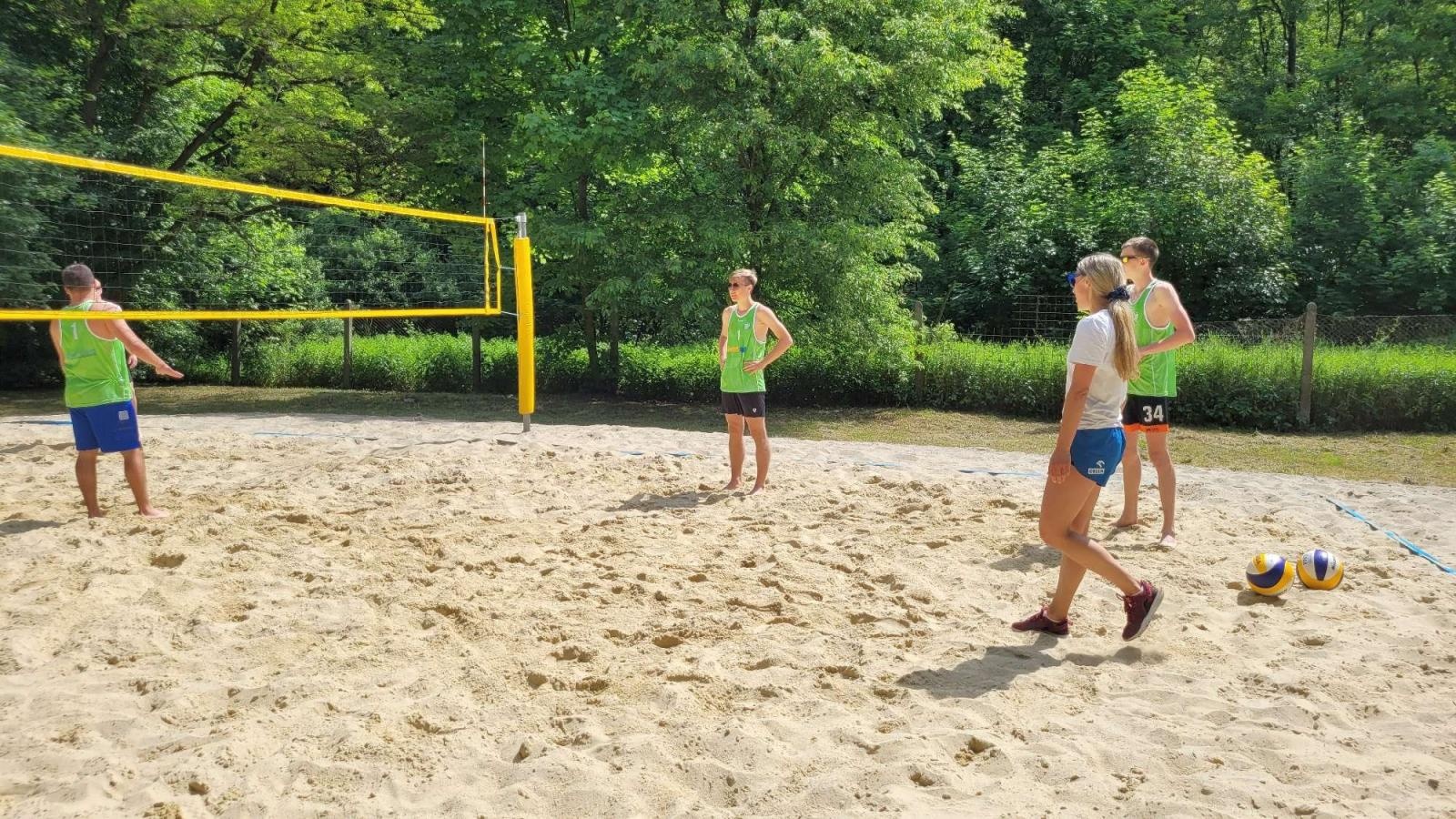 Zdjęcie w galerii na portalu naszraciborz.pl: Siatkówka plażowa. II LO i Mechanik z awansem wiadomości z regionu