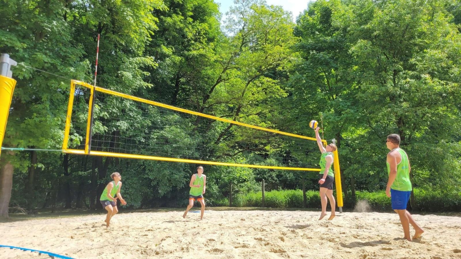 Zdjęcie w galerii na portalu naszraciborz.pl: Siatkówka plażowa. II LO i Mechanik z awansem wiadomości z regionu