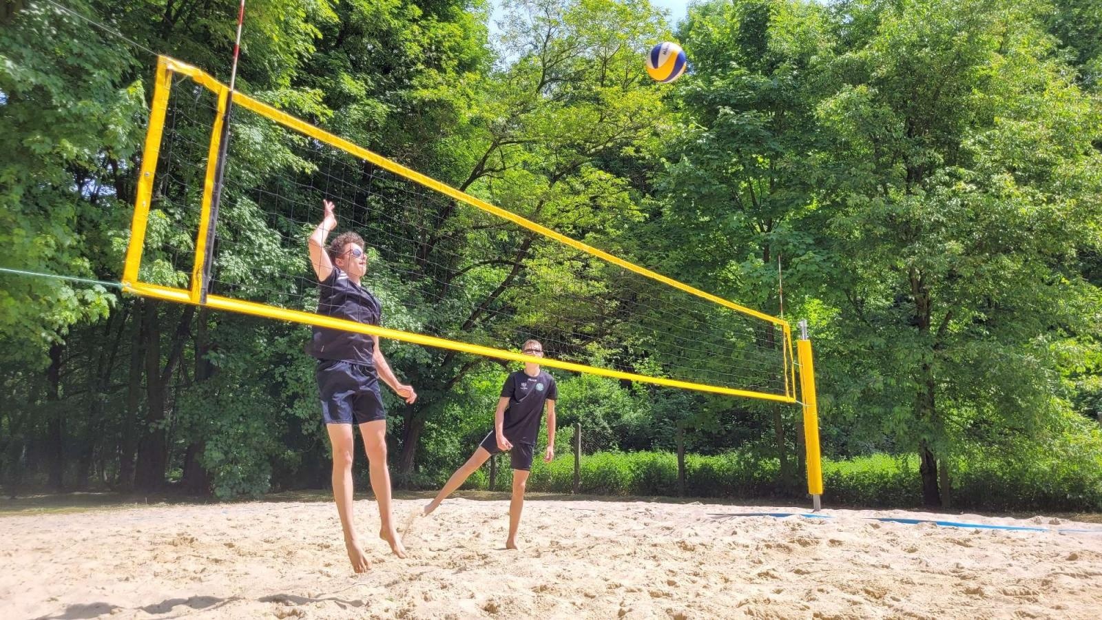 Zdjęcie w galerii na portalu naszraciborz.pl: Siatkówka plażowa. II LO i Mechanik z awansem wiadomości z regionu