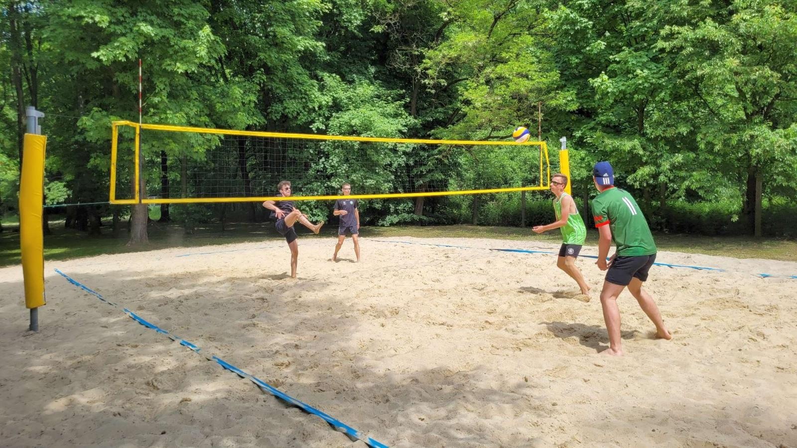 Zdjęcie w galerii na portalu naszraciborz.pl: Siatkówka plażowa. II LO i Mechanik z awansem wiadomości z regionu